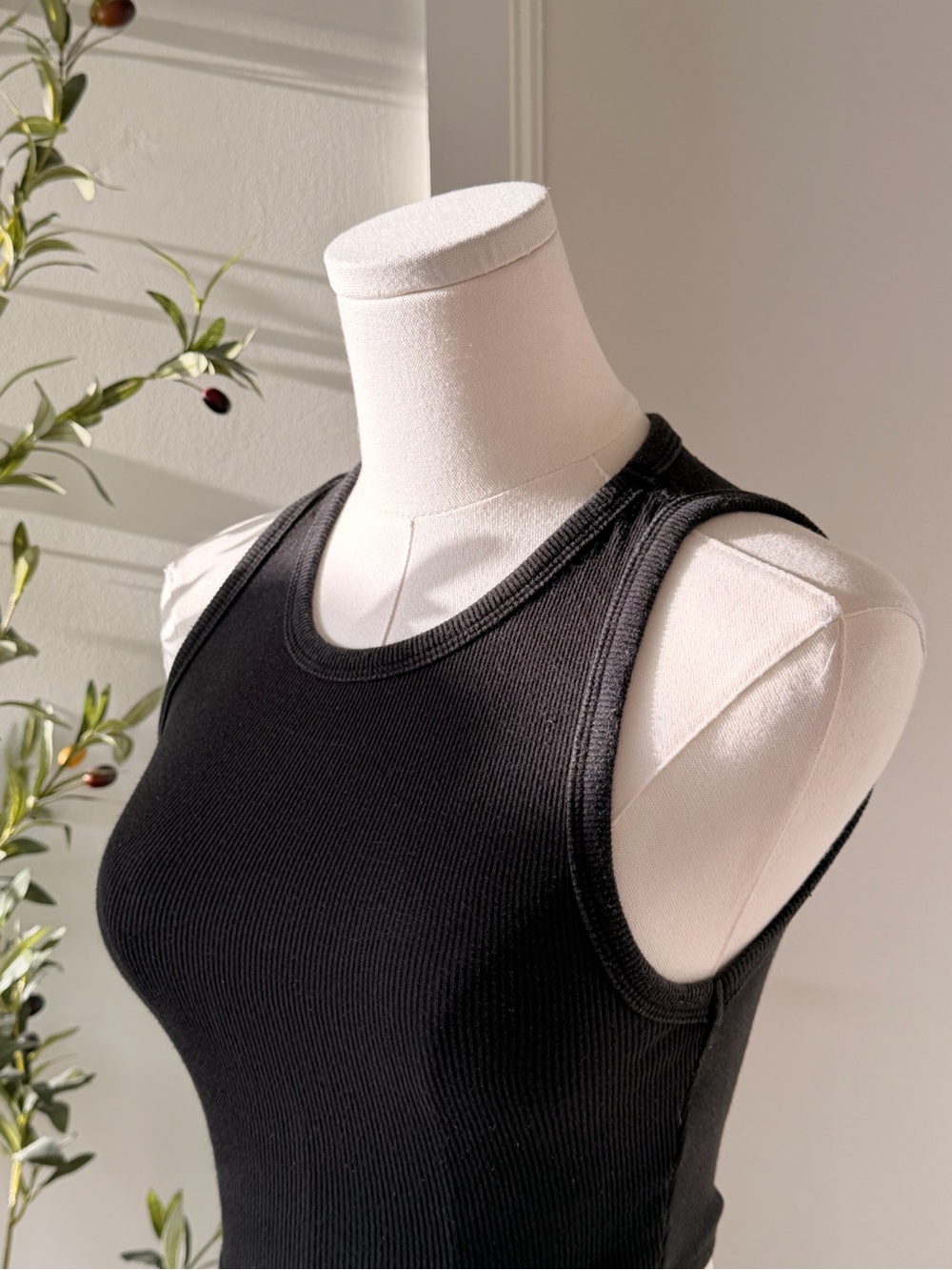 Zara Black Ribbed Racerback Crop Tank - Picture 3 of 5